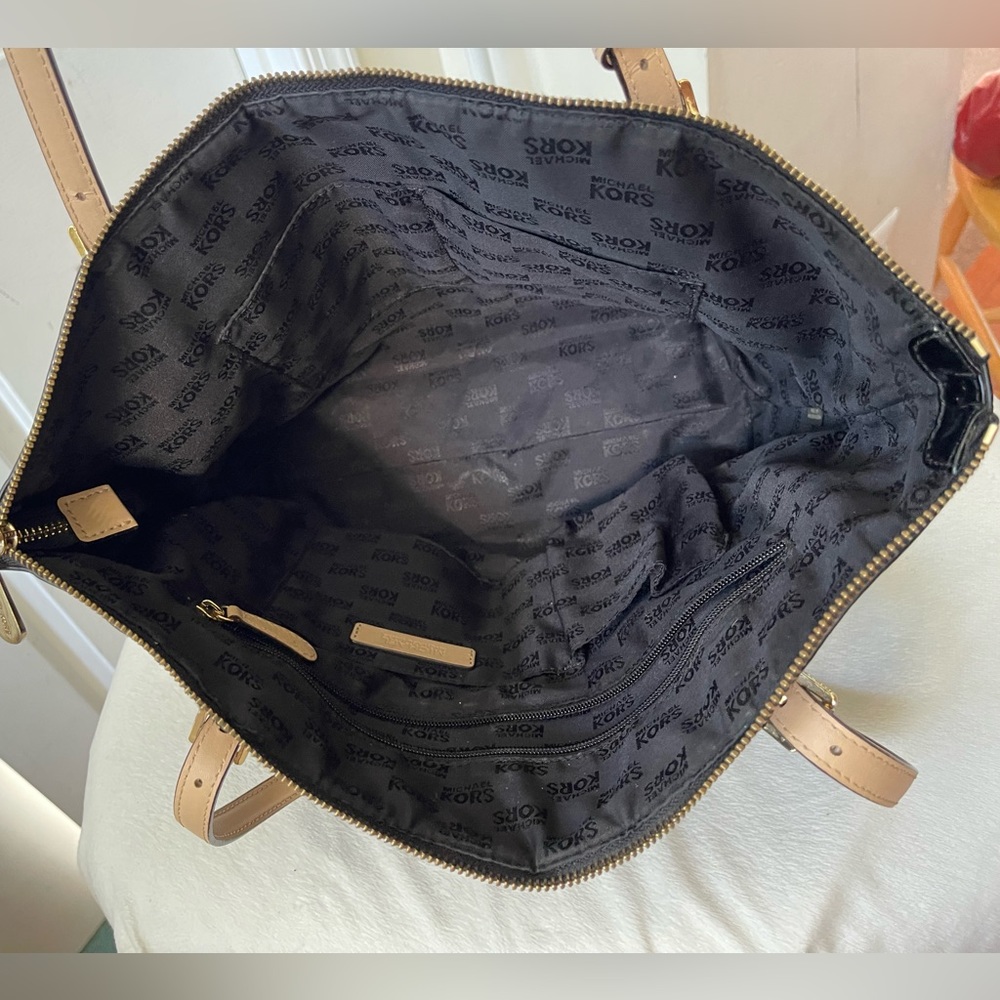 Michael Kors shoulder bag EUC - Picture 5 of 10